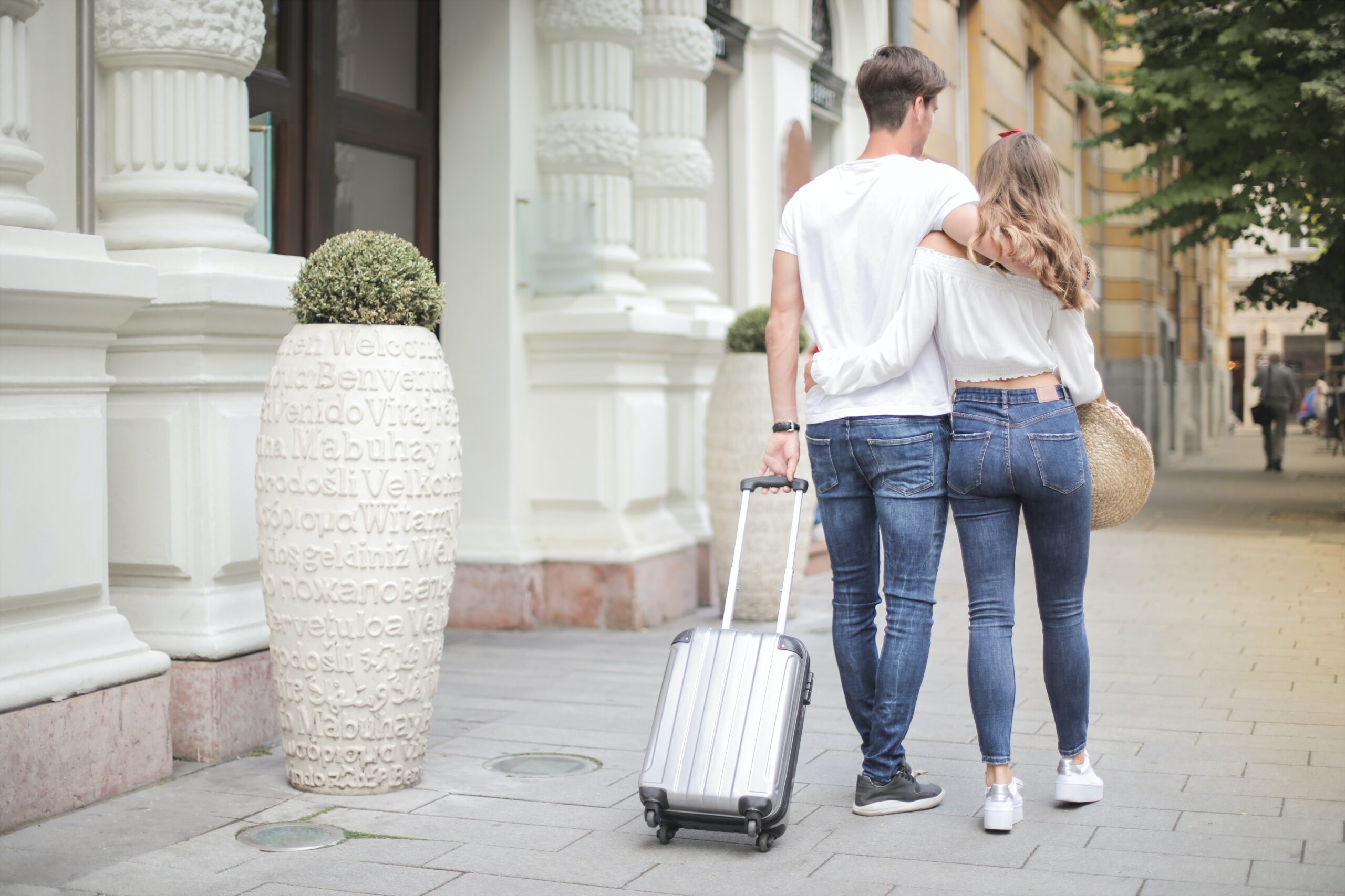 How to Save Money on Activities For Budget Travel for Couples